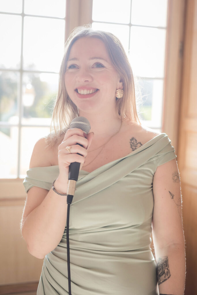 elvina prête à chanter